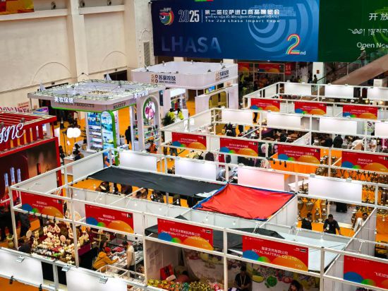 5月16日,第二届拉萨进口商品展览会现场。新华社记者潘一景 摄