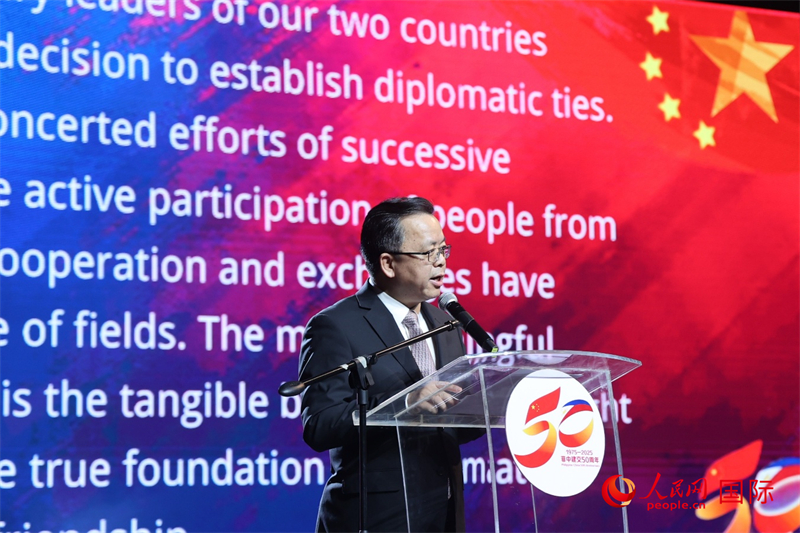 中国驻菲律宾大使黄溪连出席晚会并致辞。人民网记者樊帆 摄