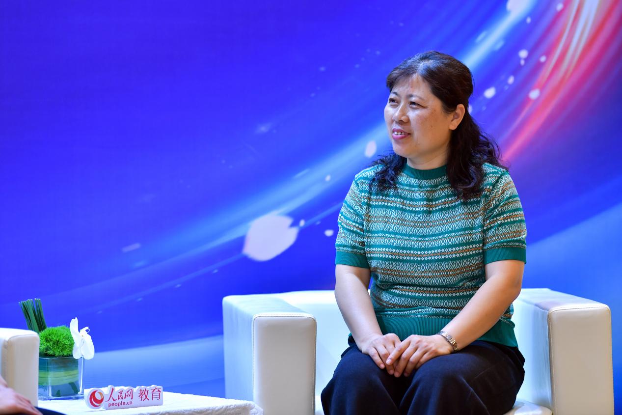 河北科技大学澳联大信息工程学院党委书记李慧卿接受人民网专访。人民网记者 任峰涛摄