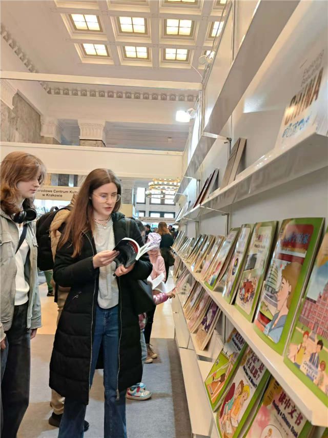 中国图书展区现场。图片由中国国际出版集团驻欧机构提供