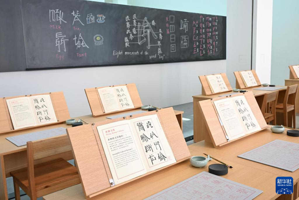 3月25日，“想东想西——英文方块字书法教室”展览在香港艺术馆举办传媒预展。新华社发