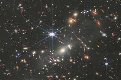 詹姆斯·韦布空间望远镜拍摄的包含数千个遥远星系的宇宙深场图像。图片来源:美国国家航空航天局