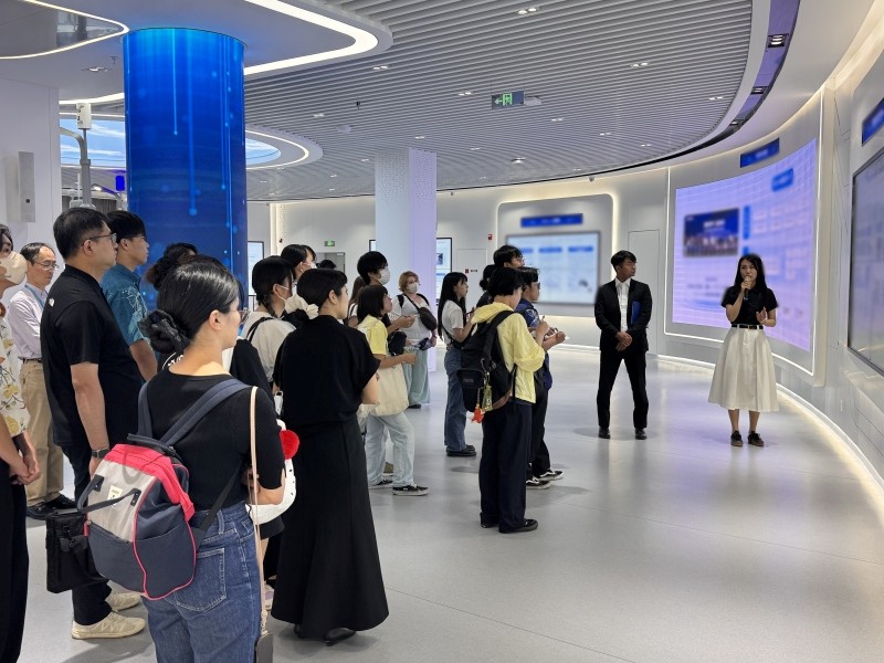 冲绳大学生访华团参观北京市高级别自动驾驶示范区创新运营中心。北京市高级别自动驾驶示范区创新运营中心供图