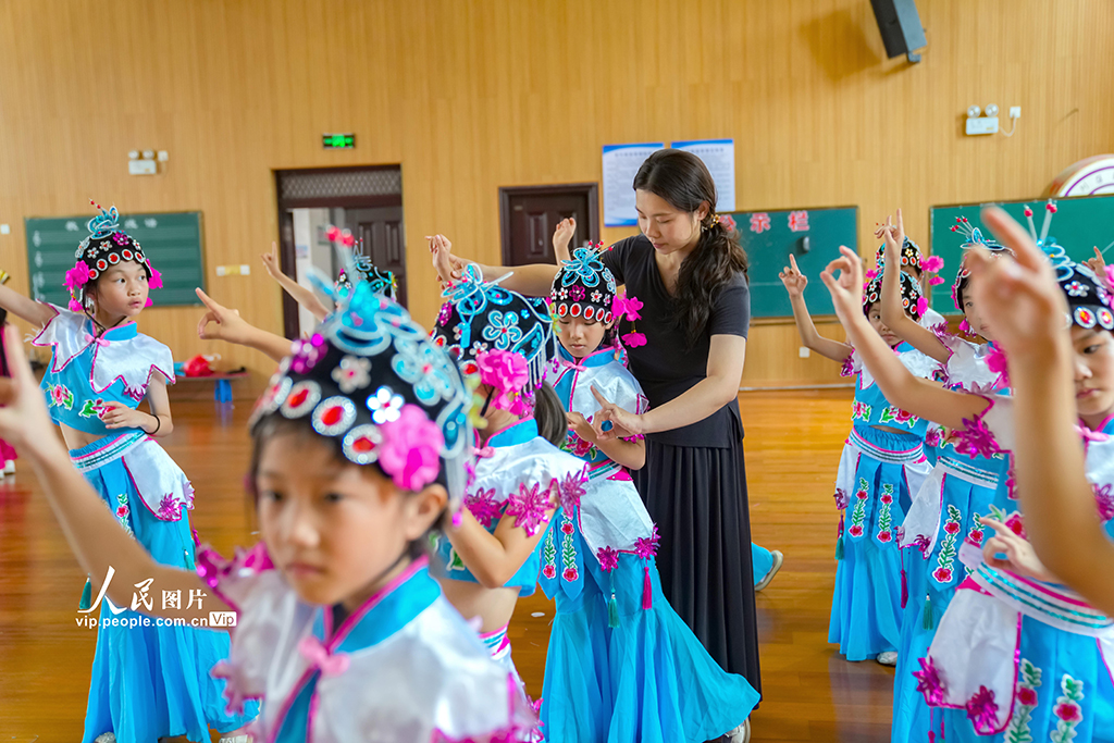 江西抚州:学习采茶戏