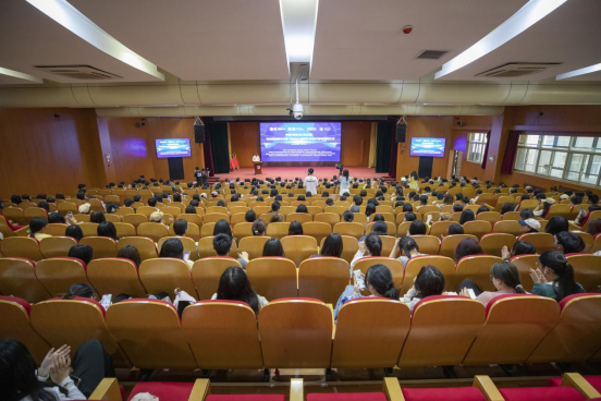 会议现场。学校供图