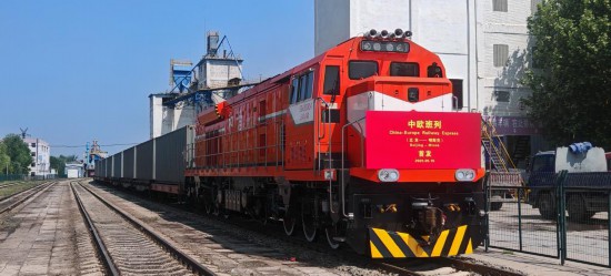 首趟北京至明斯克的中欧班列装载着汽车配件于今日发车。(中国铁路北京局供图)