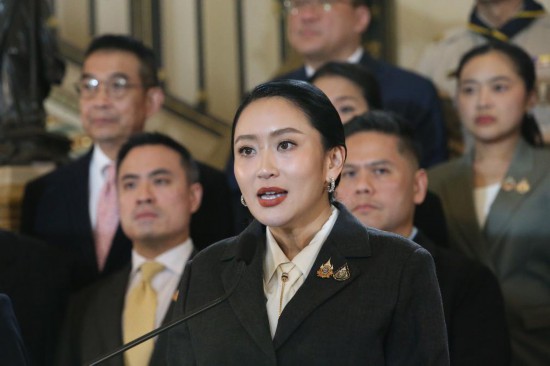 8月29日，在位于泰国曼谷的总理府，佩通坦在宪法法院公布裁定结果后出席记者会。新华社发（拉亨摄）