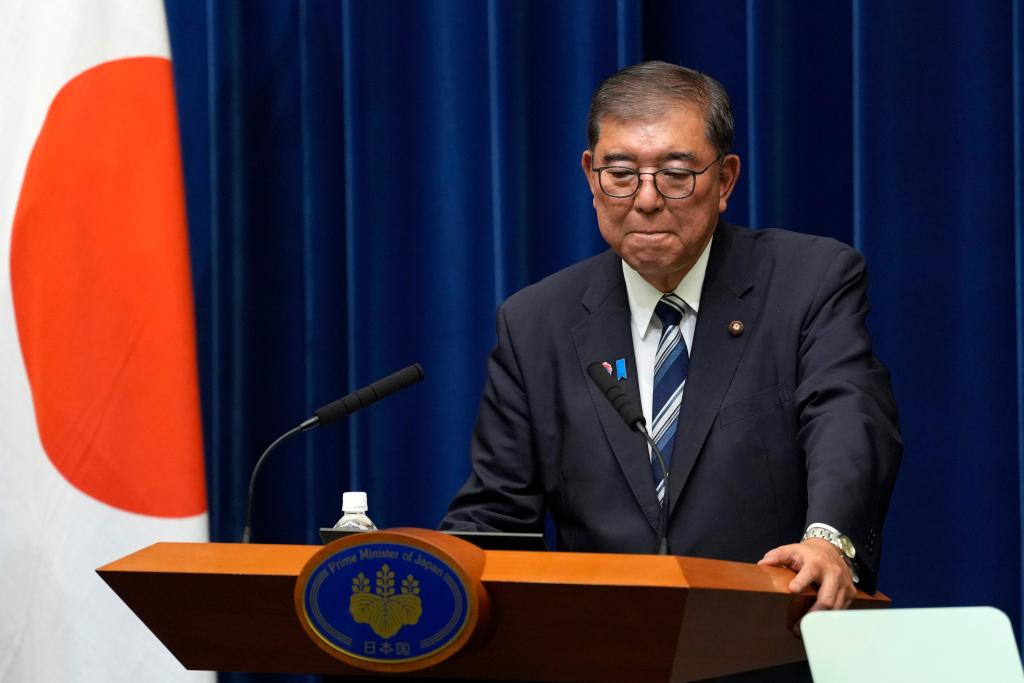 9月7日，日本首相、自民党总裁石破茂在日本东京首相官邸出席记者会。新华社发（Pool图片，花井亨摄）