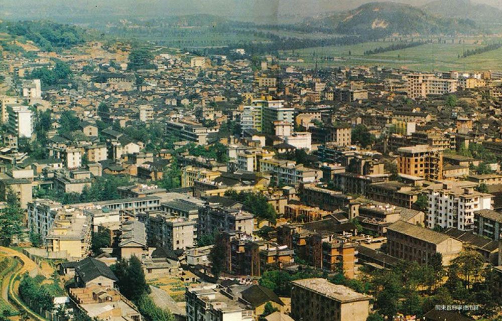 1988年宁德城区风貌。(图源：《习近平在宁德》)