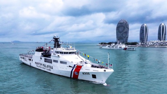 马来西亚海事执法局8305船到访海南三亚开展港口访问。(中国海警局南海分局供图)