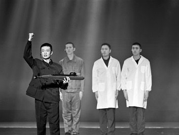 武警工程大学红色故事讲解大赛，学员创作演绎《深海的承诺》节目，讲述黄旭华院士的故事。