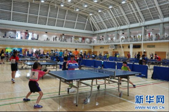 8月2日，东京北区赤羽体育馆中日青少年乒乓球交流赛现场。记者 程静 摄