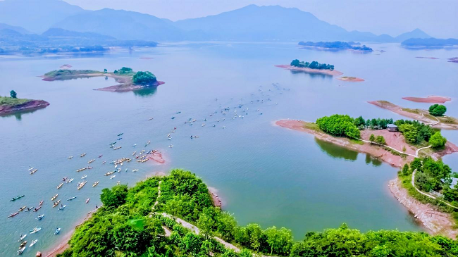 2025全国山水户外大会(千岛湖站)活动场景。主办方供图