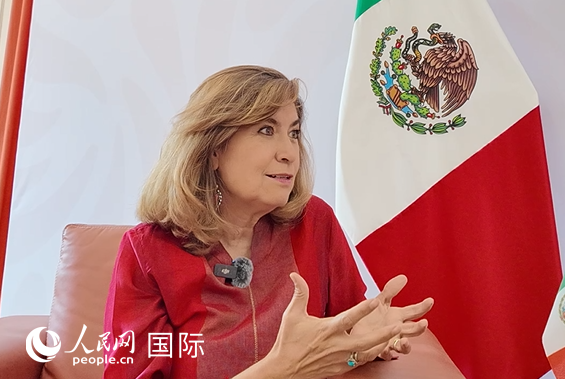 加芙列拉·拉莫斯在墨西哥合众国驻华大使馆接受人民网专访。人民网记者 周雨摄