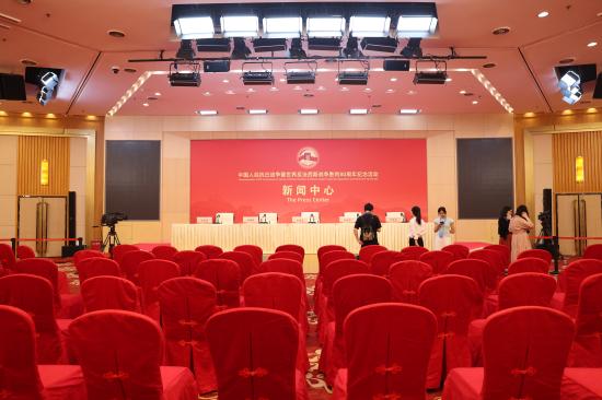 抗战胜利80周年纪念活动新闻中心举办首场记者招待会