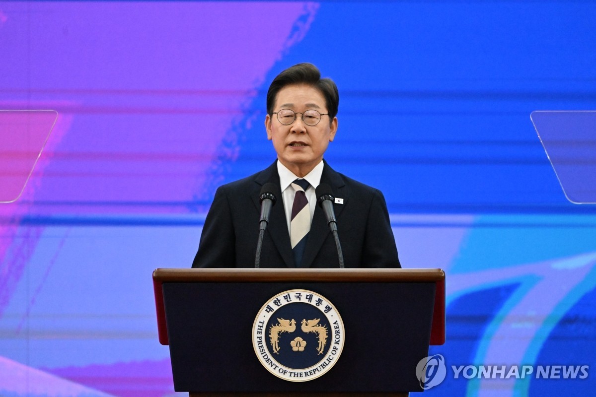 李在明4日上午在第21届韩国总统就职宣誓仪式上宣誓就职。(图片来源:韩联社)