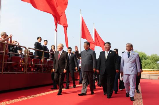 纪念中国人民抗日战争暨世界反法西斯战争胜利80周年文艺晚会《正义必胜》在京隆重举行