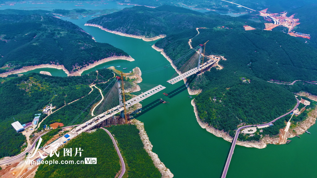 河南淅川:渑淅高速建设有序推进
