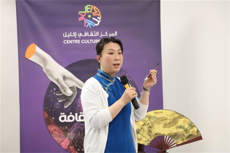 中文老师介绍汉字的演变。拉巴特中国文化中心供图