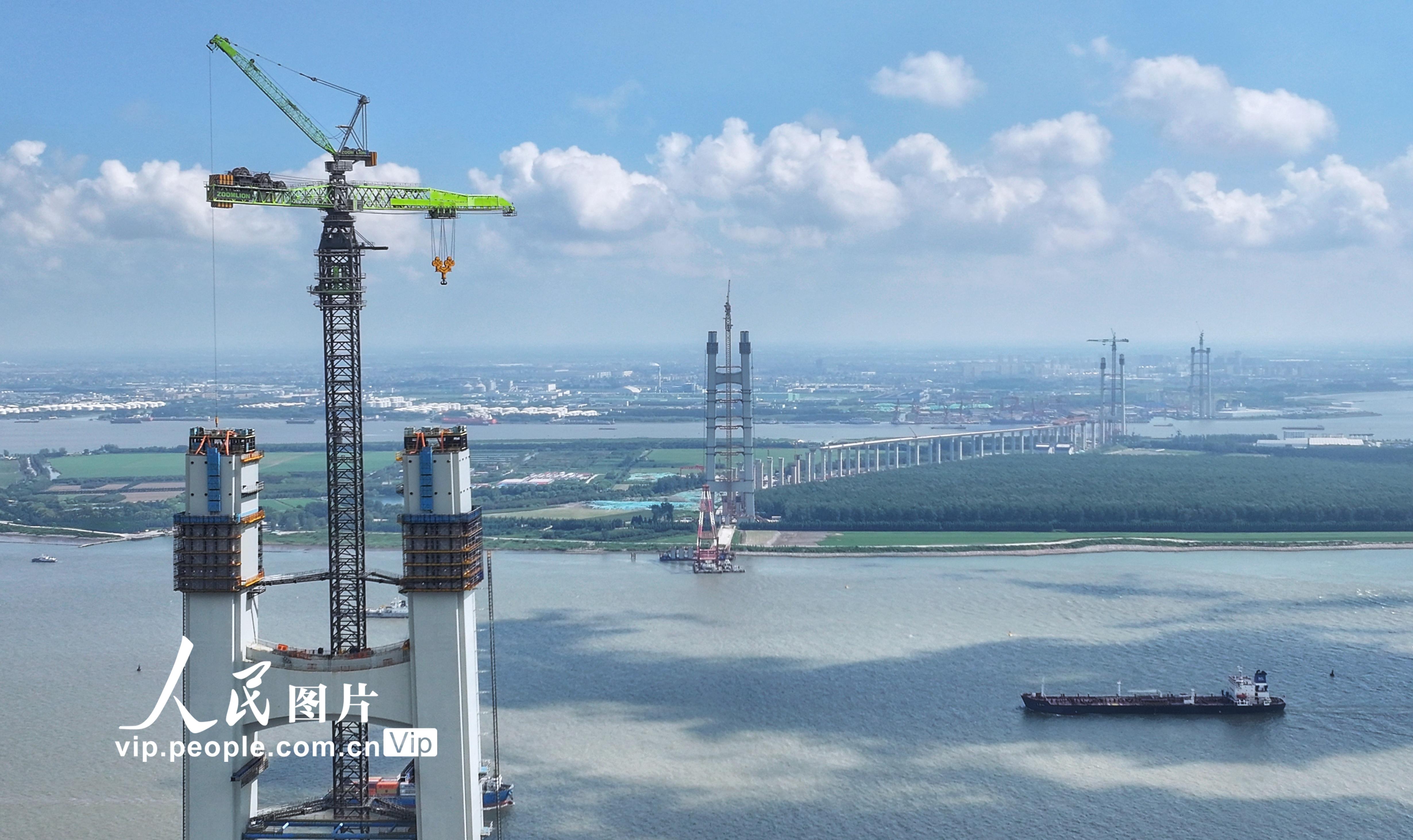 江苏张家港:张靖皋长江大桥建设正酣